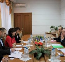 Silvia Radu a discutat cu Ambasadorul Franței în Republica Moldova, Pascal Le Deunff, despre cooperarea bilaterală în domeniile sănătății și social