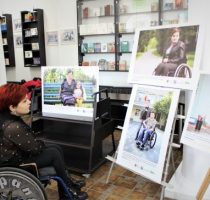 „Oameni care inspiră” – expoziția de fotografie cu participarea persoanelor cu dizabilități care au obținut succese în domeniile lor de activitate