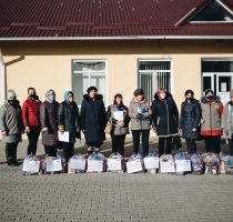 500 de femei și bărbați în etate au primit sprijin emoțional și produse de primă necesitate pe parcursul a patru luni