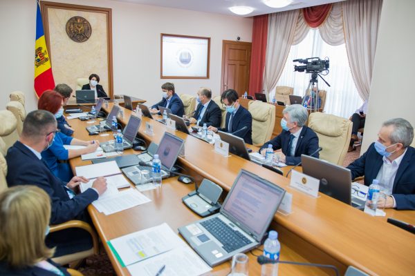 Правительство одобрило индексацию пенсий на 3,86% и повышение минимальной пенсии до 2000 леев