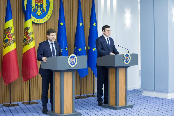Mai mult de 75% din totalul ajutoarelor umanitare internaționale au fost recepționate de organizațiile neguvernamentale și sunt gestionate de acestea