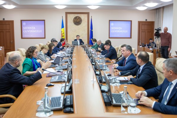 Guvernul a aprobat plafoanele maxime și prețurile compensate la energie pentru perioada noiembrie 2023 – martie 2024