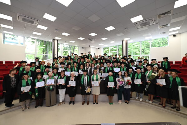 92 de seniori au absolvit Universitatea Vârstei a Treia la Chișinău